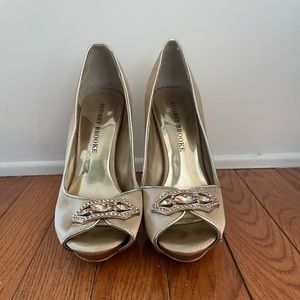6.5 Gold Heels